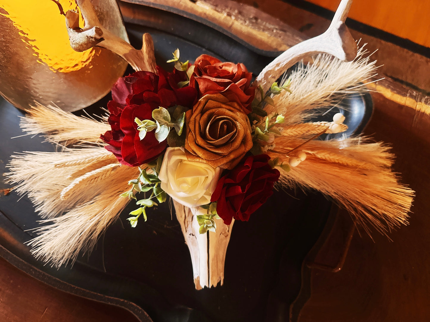 Floral Deer Skull Centerpiece – Rustic Wedding & Farmhouse Décor.